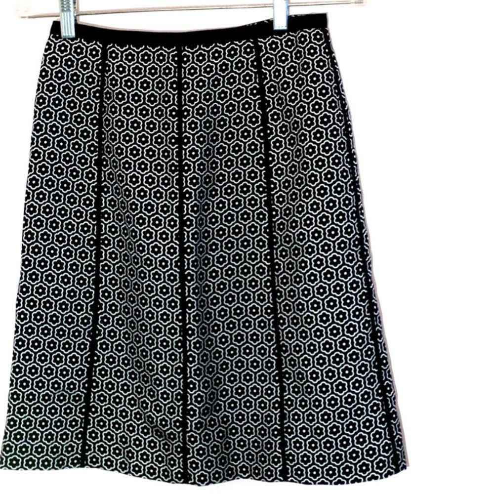 ANN TAYLOR sz 0P 100% Silk Panel Skirt 0 Petite New Excellent Black White Floral